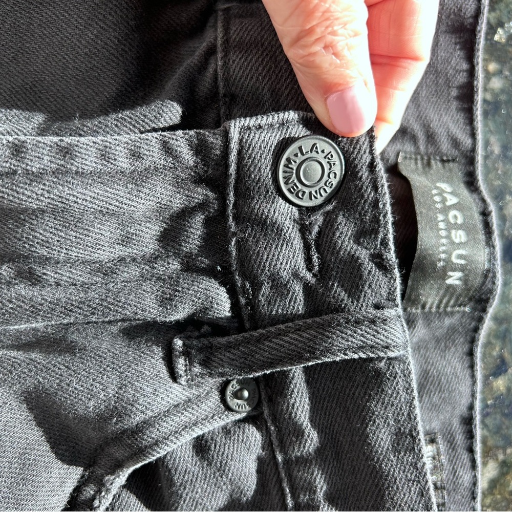 PacSun Men’s Roses Floral Distressed Black denim Shorts. Grunge. Streetwear. 31 - Picture 14 of 14